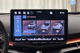 sininen CUPRA Tavascan 2024 kuva 21.