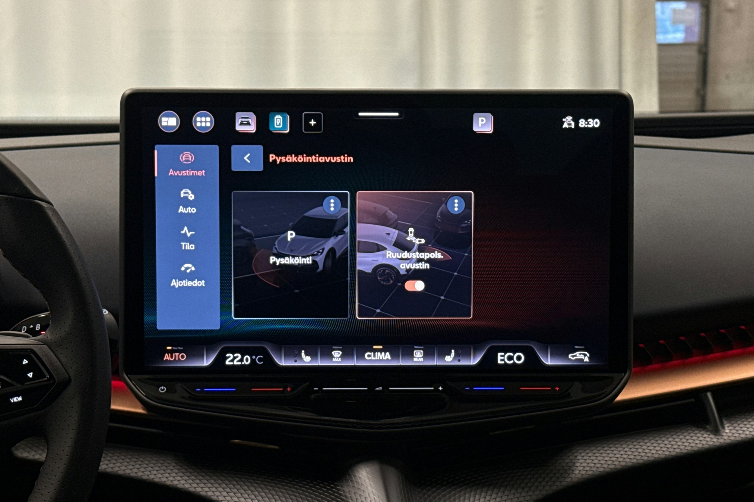 sininen CUPRA Tavascan 2024 kuva 22.