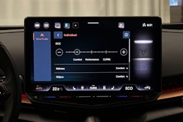 sininen CUPRA Tavascan 2024 kuva 24.