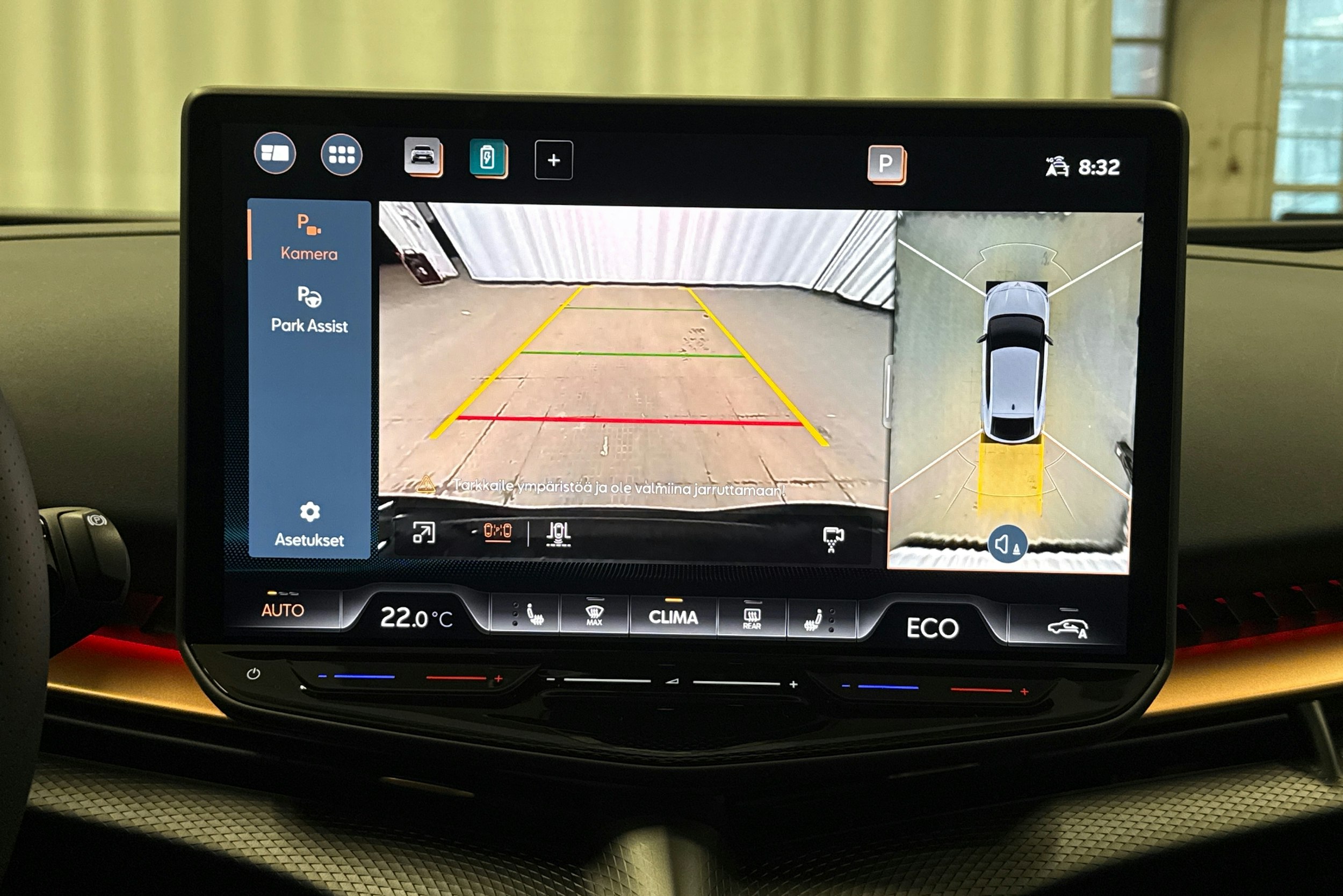 sininen CUPRA Tavascan 2024 kuva 27.