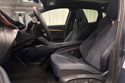 sininen CUPRA Tavascan 2024 kuva 30.