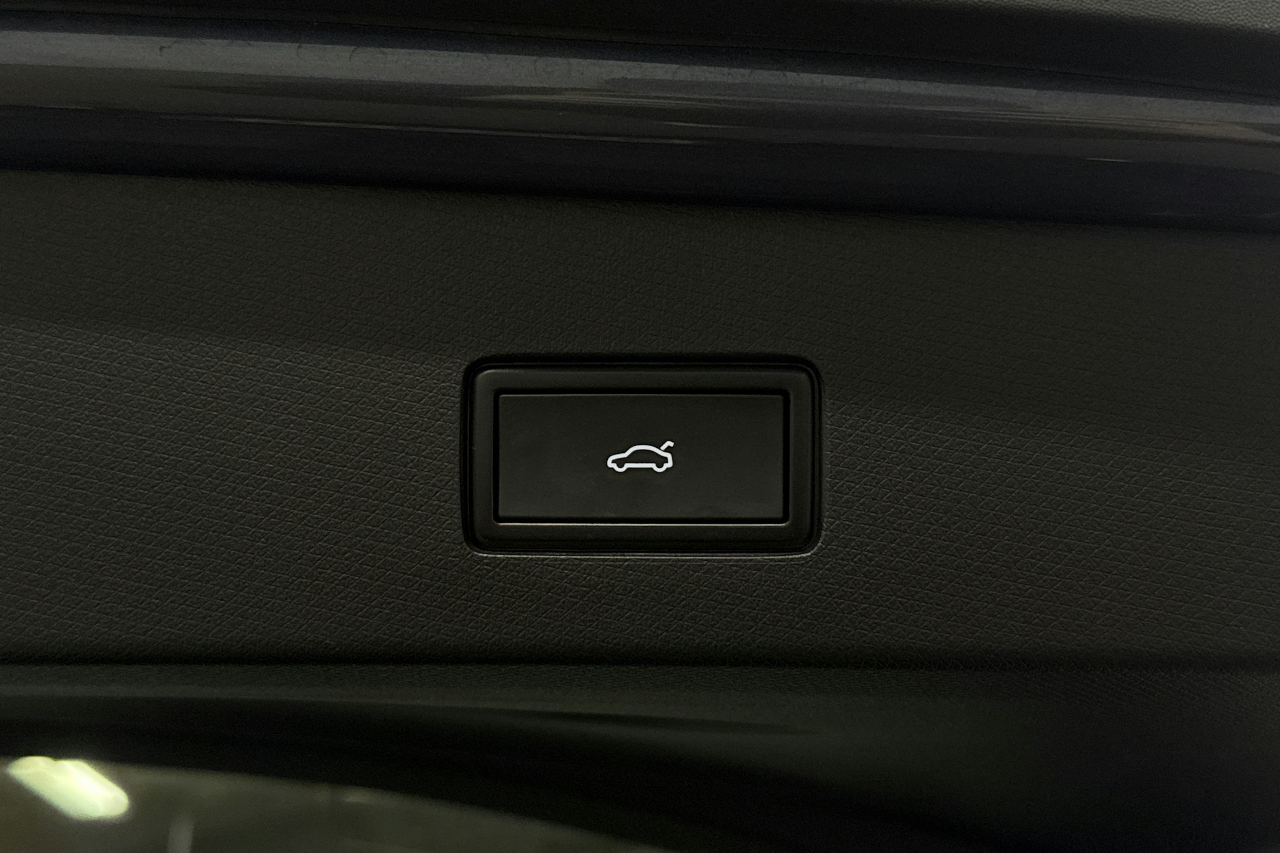 sininen CUPRA Tavascan 2024 kuva 33.