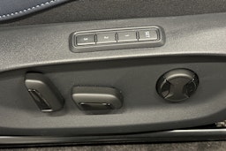 valkoinen CUPRA Tavascan 2024 kuva 19.