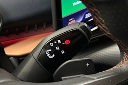 valkoinen CUPRA Tavascan 2024 kuva 24.