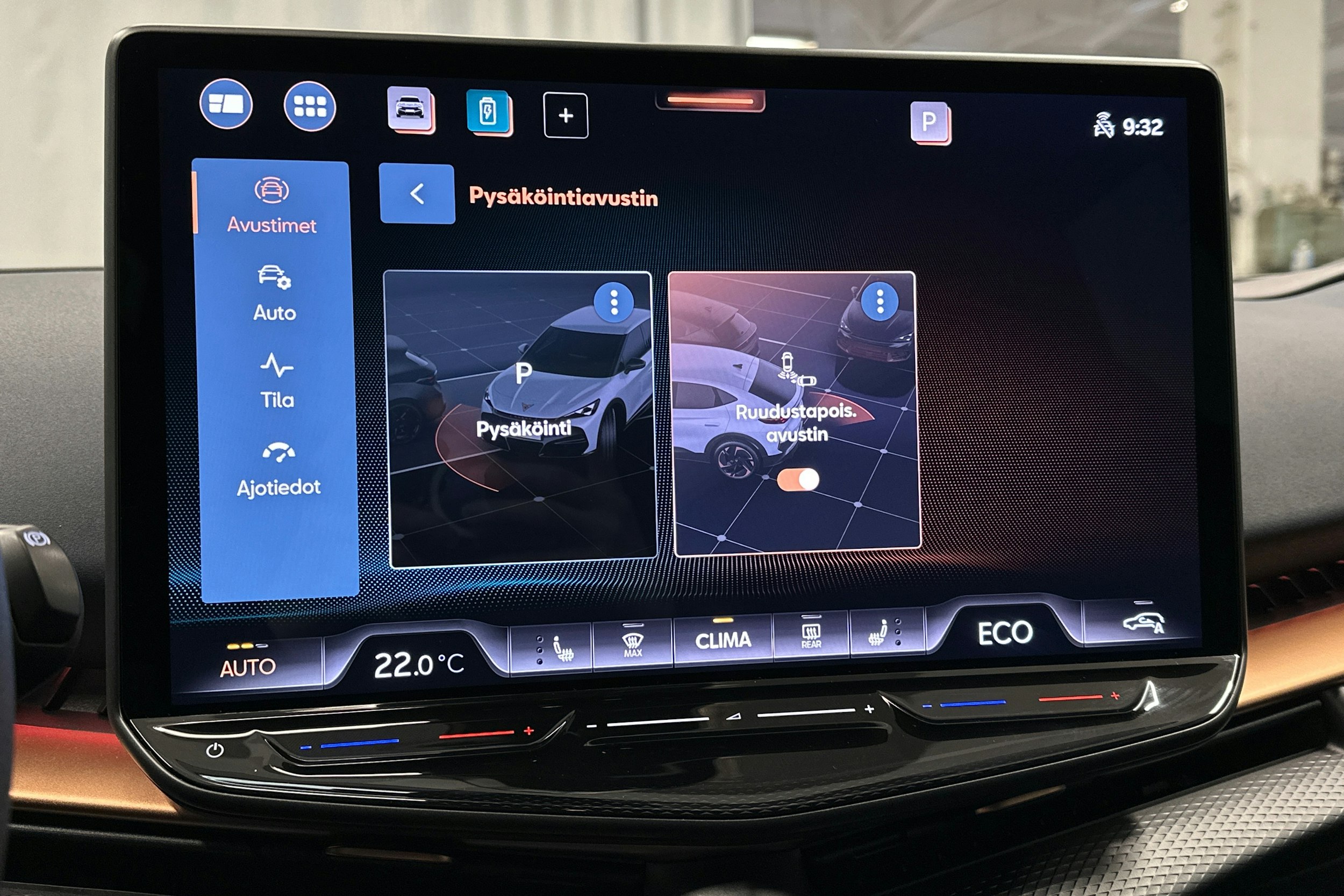 valkoinen CUPRA Tavascan 2024 kuva 27.