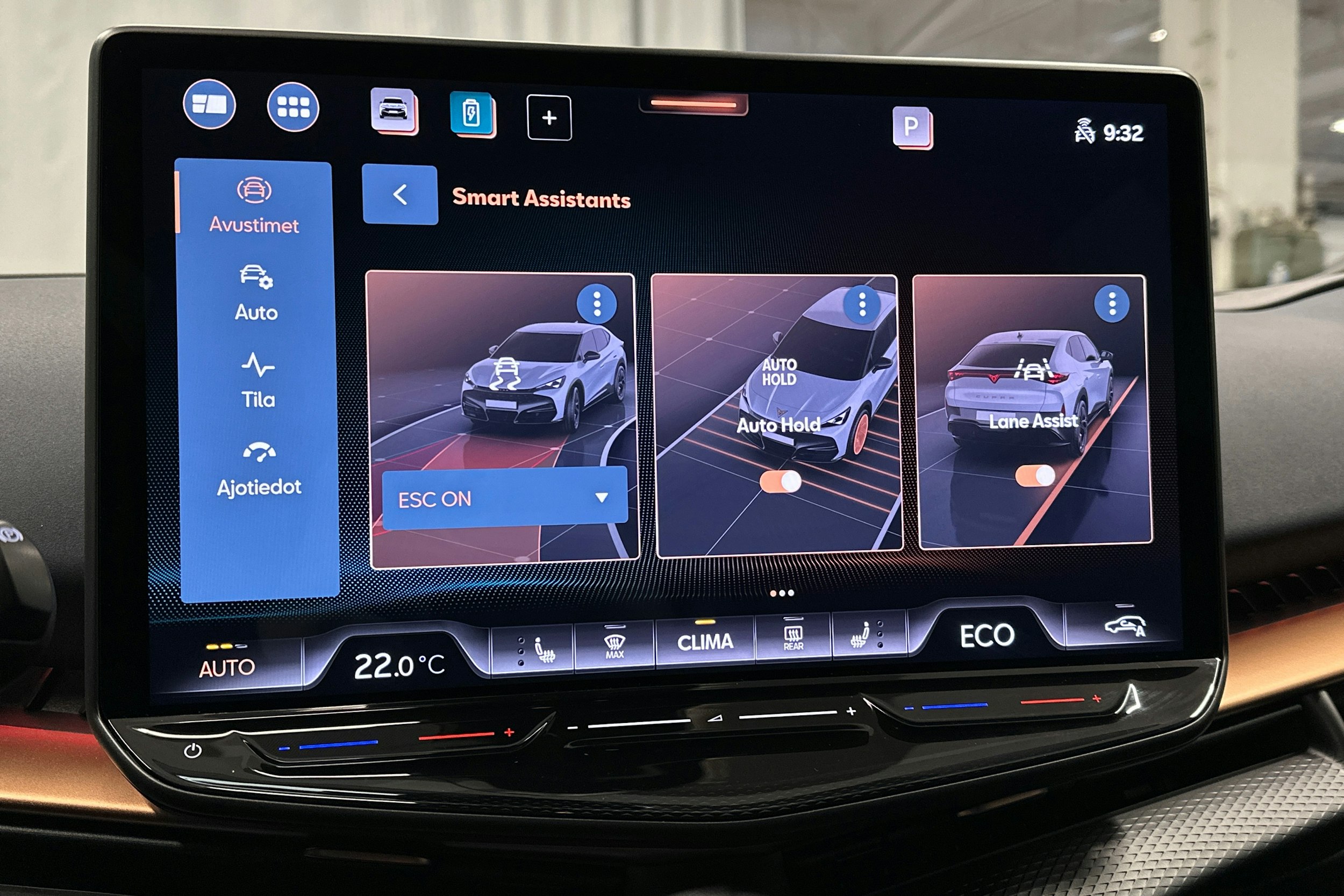 valkoinen CUPRA Tavascan 2024 kuva 28.