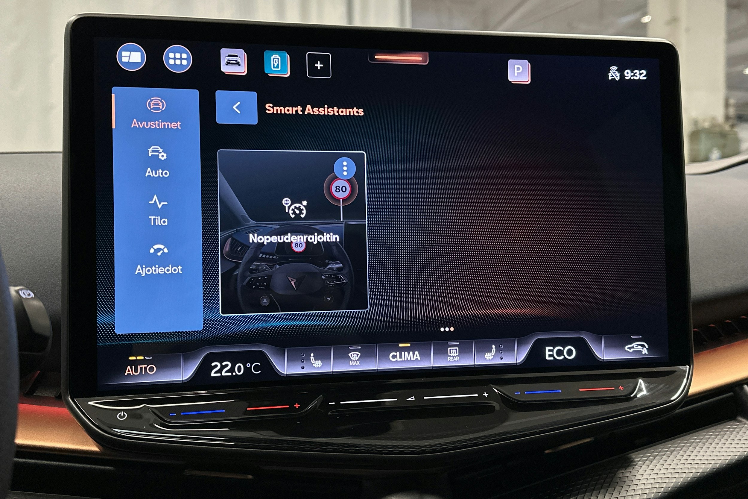 valkoinen CUPRA Tavascan 2024 kuva 30.