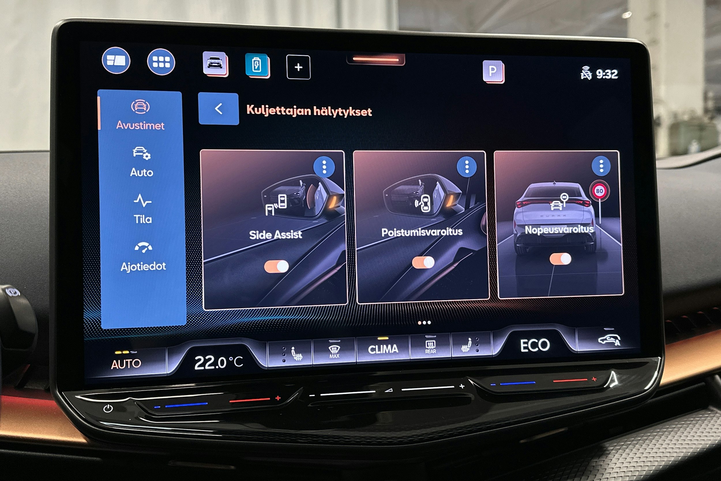 valkoinen CUPRA Tavascan 2024 kuva 31.