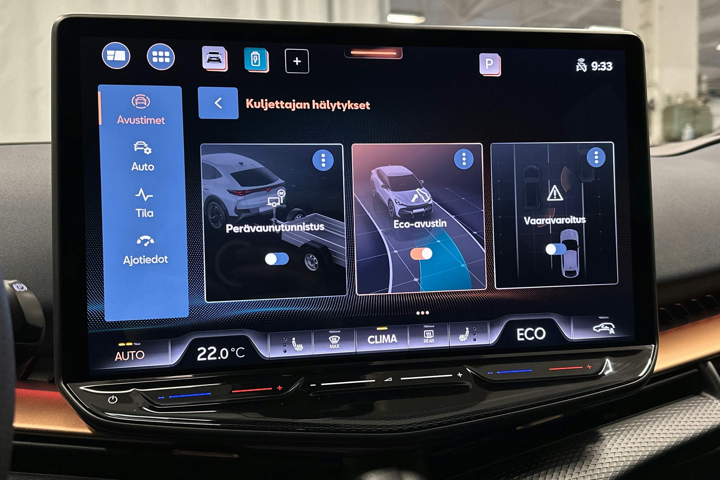 valkoinen CUPRA Tavascan 2024 kuva 32.