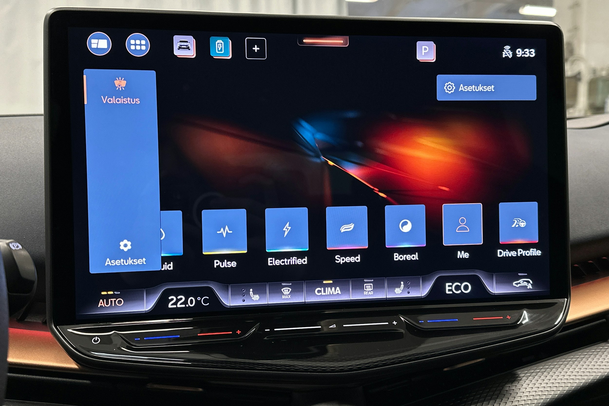 valkoinen CUPRA Tavascan 2024 kuva 35.