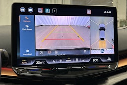 valkoinen CUPRA Tavascan 2024 kuva 37.