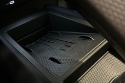 valkoinen CUPRA Tavascan 2024 kuva 38.