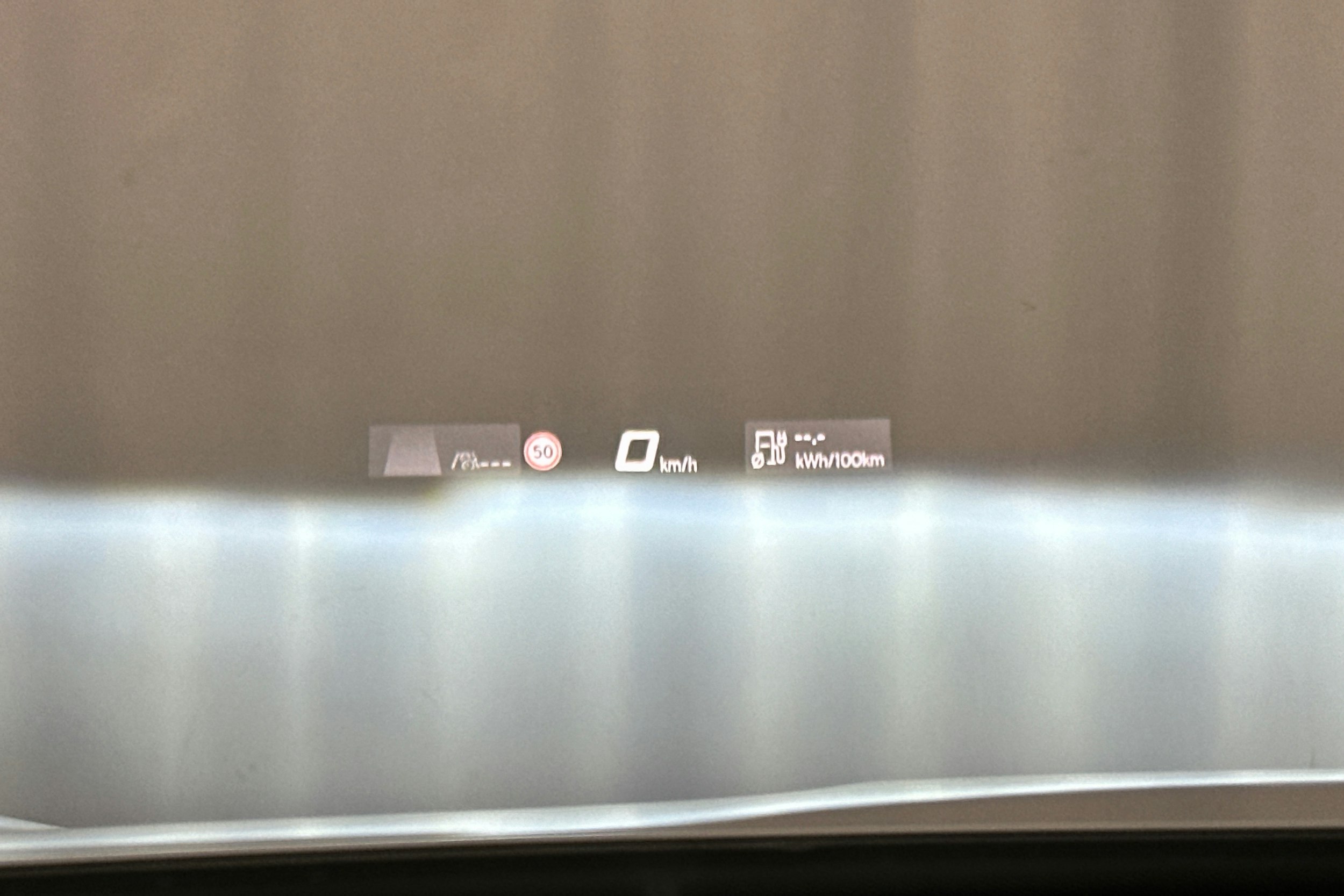 valkoinen CUPRA Tavascan 2024 kuva 39.