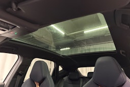 valkoinen CUPRA Tavascan 2024 kuva 41.