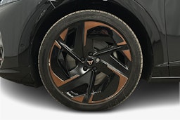 harmaa CUPRA Tavascan 2024 kuva 11.