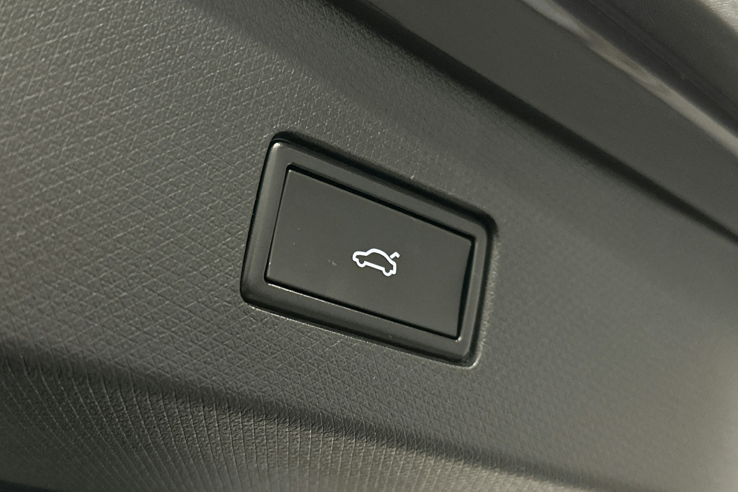 harmaa CUPRA Tavascan 2024 kuva 15.