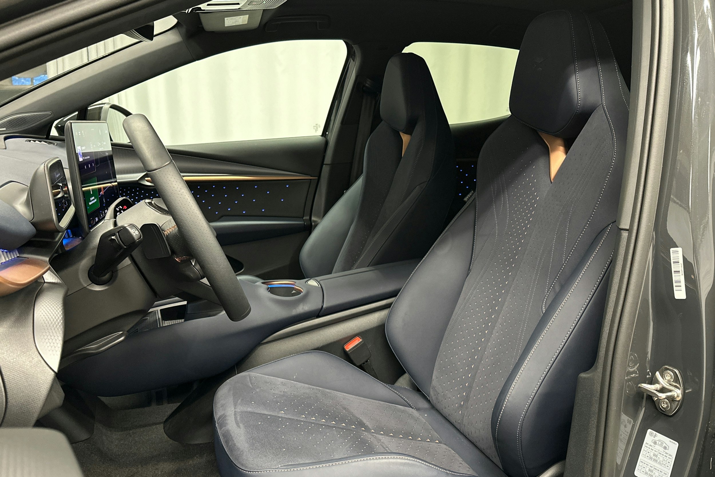 harmaa CUPRA Tavascan 2024 kuva 17.