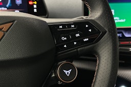 harmaa CUPRA Tavascan 2024 kuva 22.