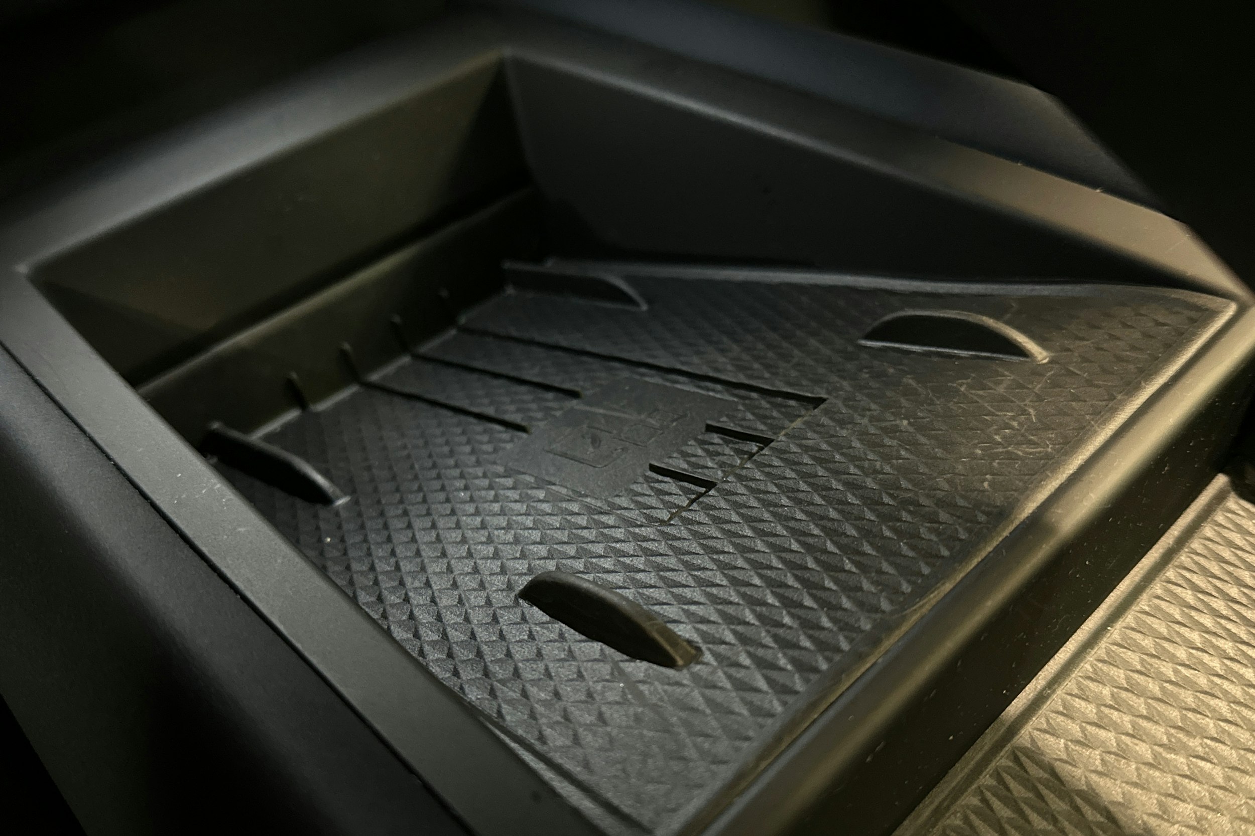 harmaa CUPRA Tavascan 2024 kuva 39.