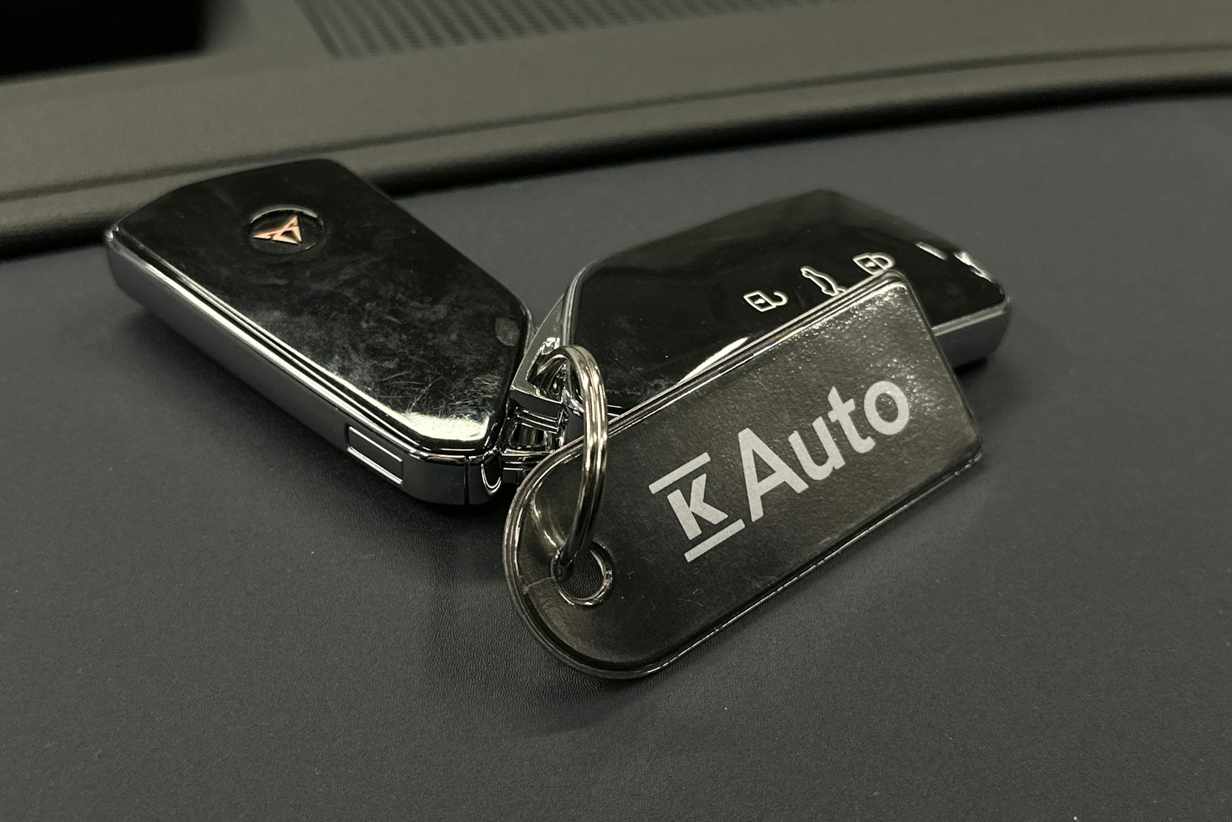 harmaa CUPRA Tavascan 2024 kuva 42.