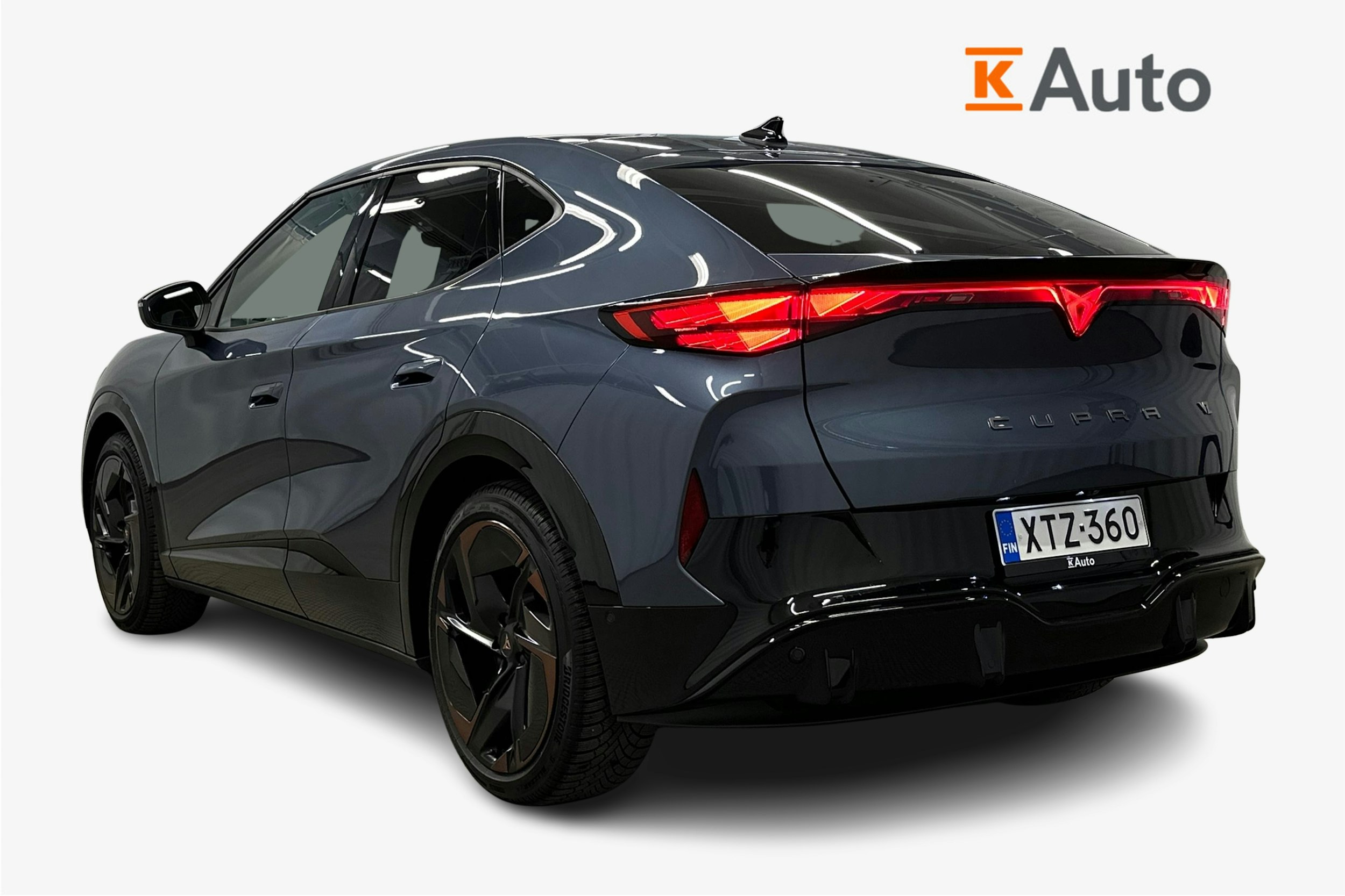 sininen CUPRA Tavascan 2024 kuva 2.