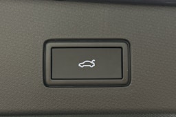sininen CUPRA Tavascan 2024 kuva 15.
