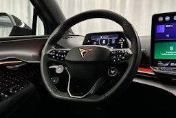 sininen CUPRA Tavascan 2024 kuva 20.