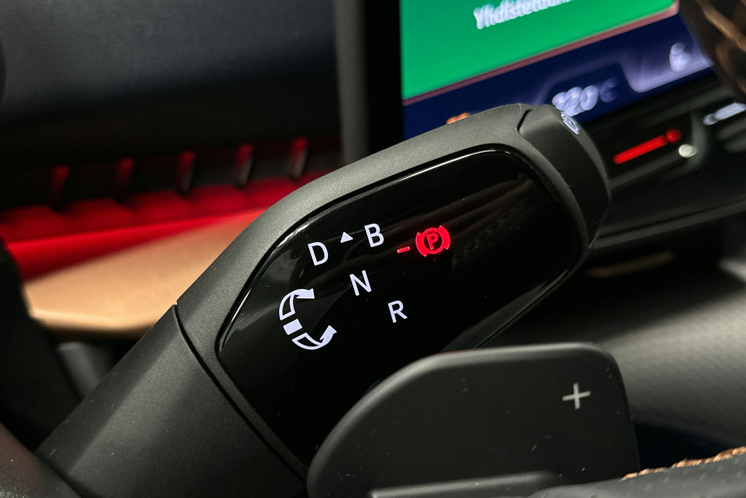 sininen CUPRA Tavascan 2024 kuva 21.