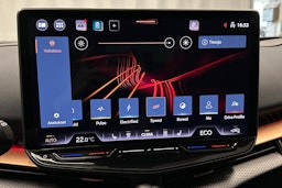 sininen CUPRA Tavascan 2024 kuva 29.