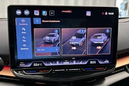 sininen CUPRA Tavascan 2024 kuva 33.