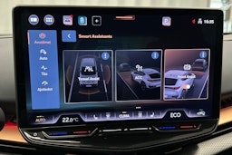 sininen CUPRA Tavascan 2024 kuva 34.