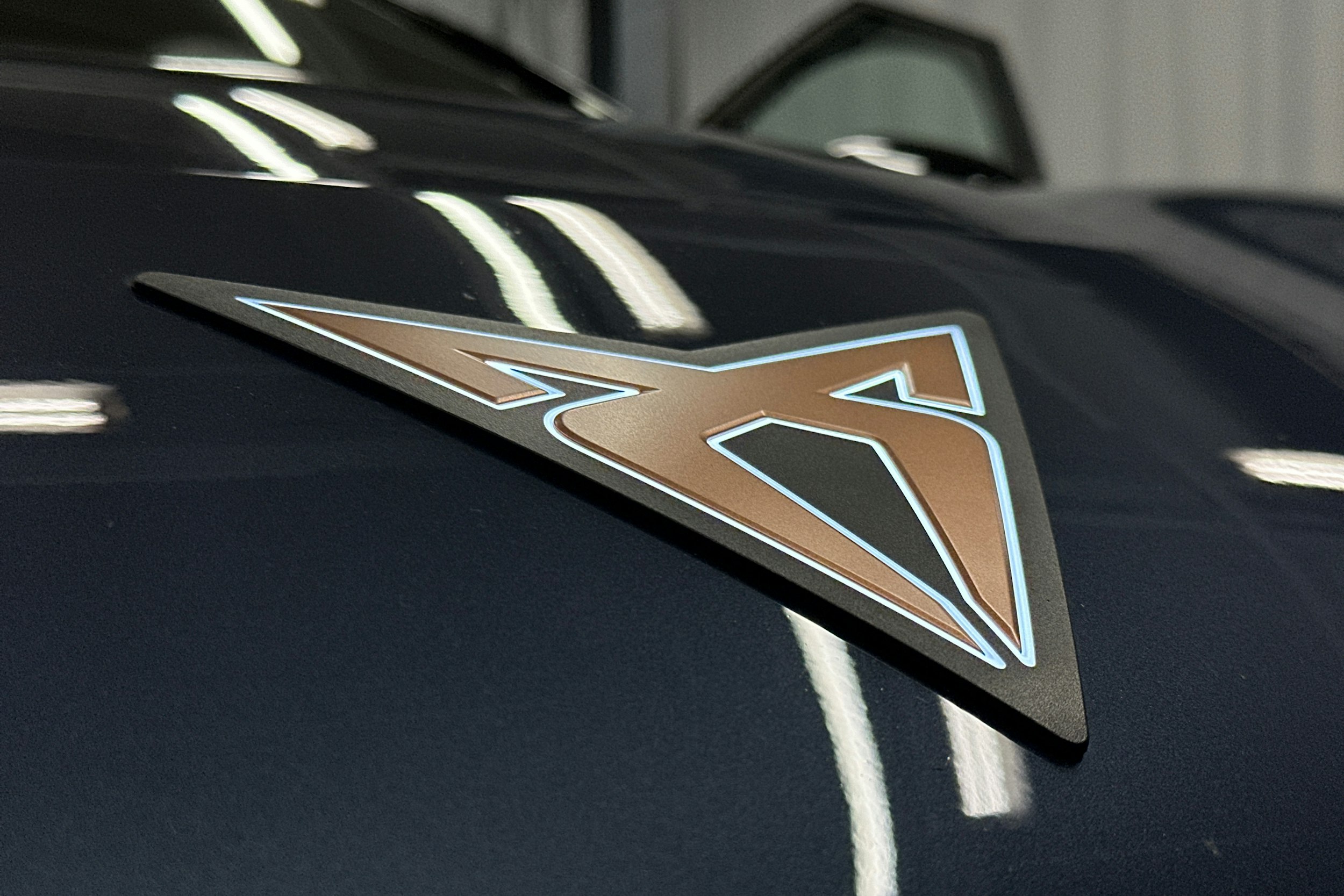 sininen CUPRA Tavascan 2024 kuva 41.