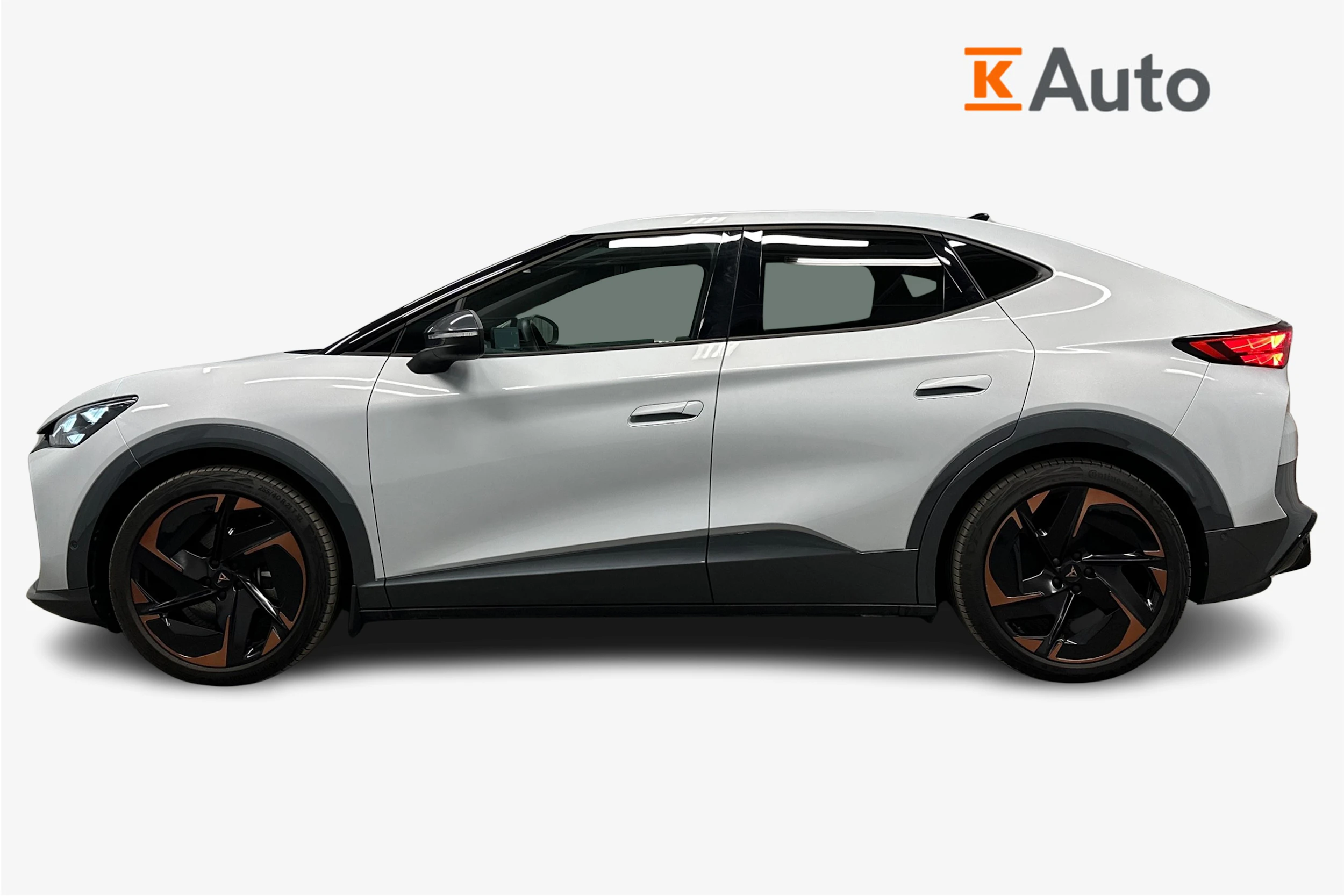 valkoinen CUPRA Tavascan 2024 kuva 7.