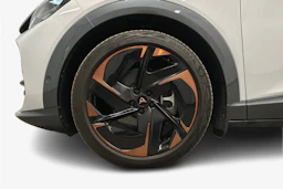 valkoinen CUPRA Tavascan 2024 kuva 12.