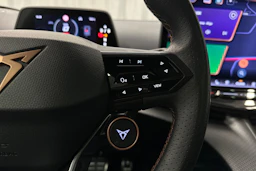valkoinen CUPRA Tavascan 2024 kuva 16.