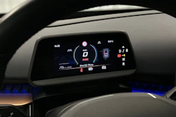 valkoinen CUPRA Tavascan 2024 kuva 17.