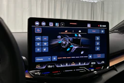 valkoinen CUPRA Tavascan 2024 kuva 21.
