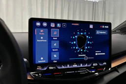 valkoinen CUPRA Tavascan 2024 kuva 24.