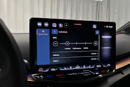 valkoinen CUPRA Tavascan 2024 kuva 25.