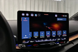 valkoinen CUPRA Tavascan 2024 kuva 26.