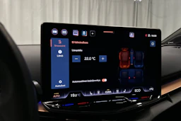 valkoinen CUPRA Tavascan 2024 kuva 27.