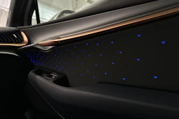 valkoinen CUPRA Tavascan 2024 kuva 28.