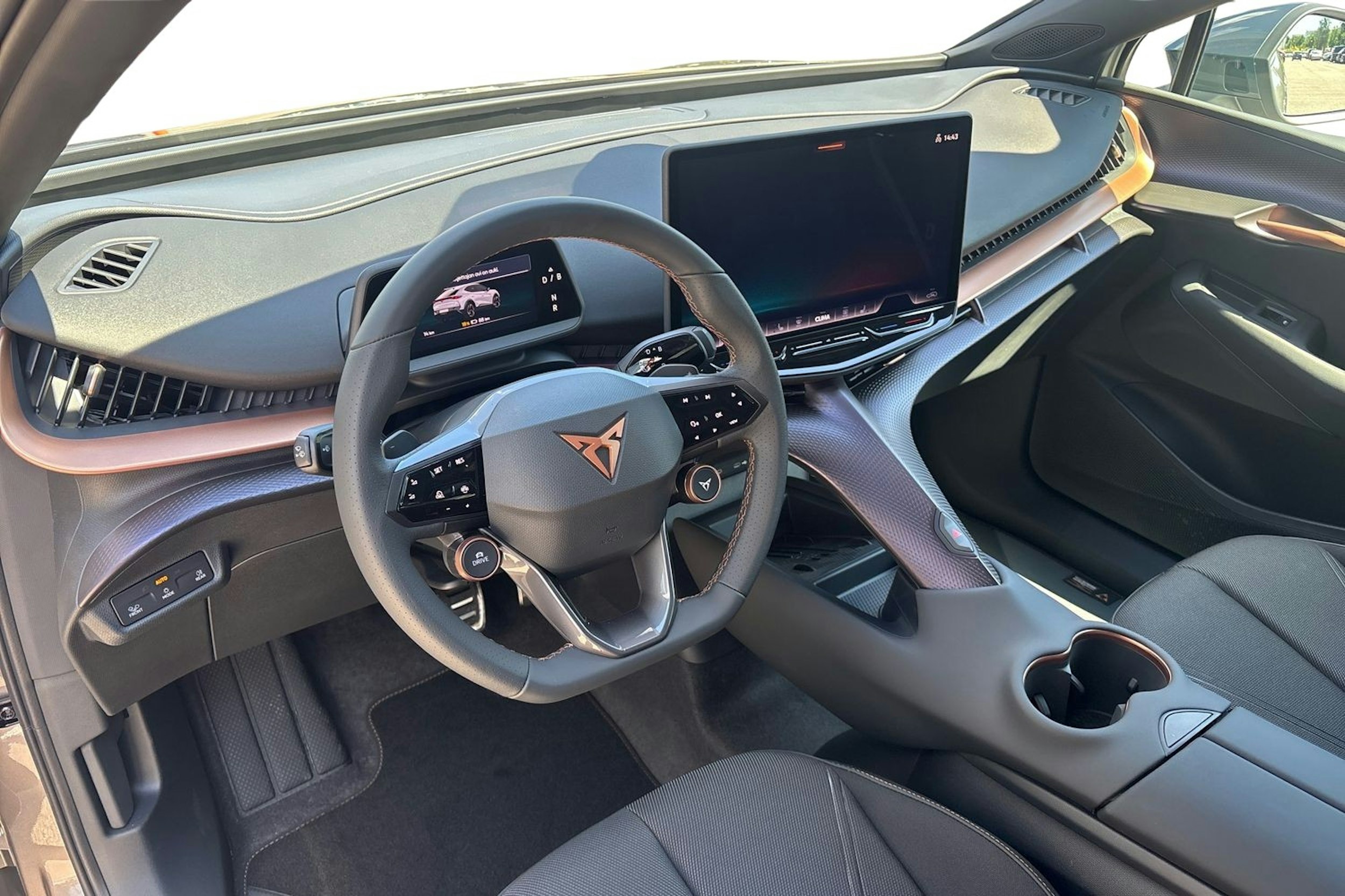 ruskea (beige) CUPRA Tavascan 2024 kuva 6.