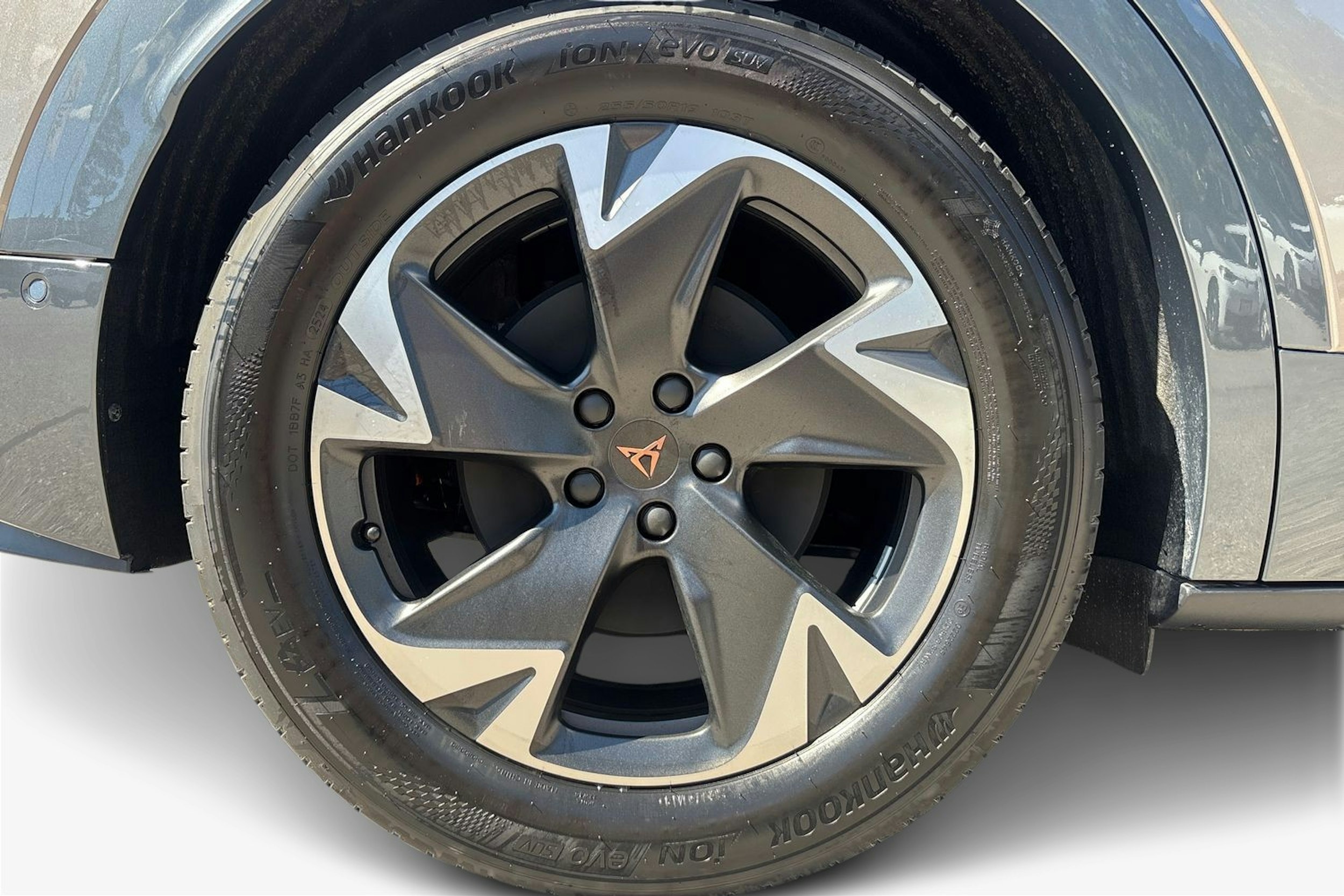 ruskea (beige) CUPRA Tavascan 2024 kuva 9.