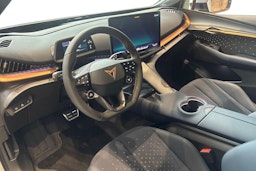 Harmaa CUPRA Tavascan 2024 kuva 6.