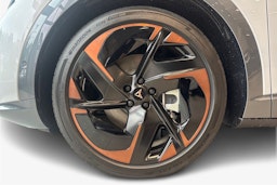 Harmaa CUPRA Tavascan 2024 kuva 9.