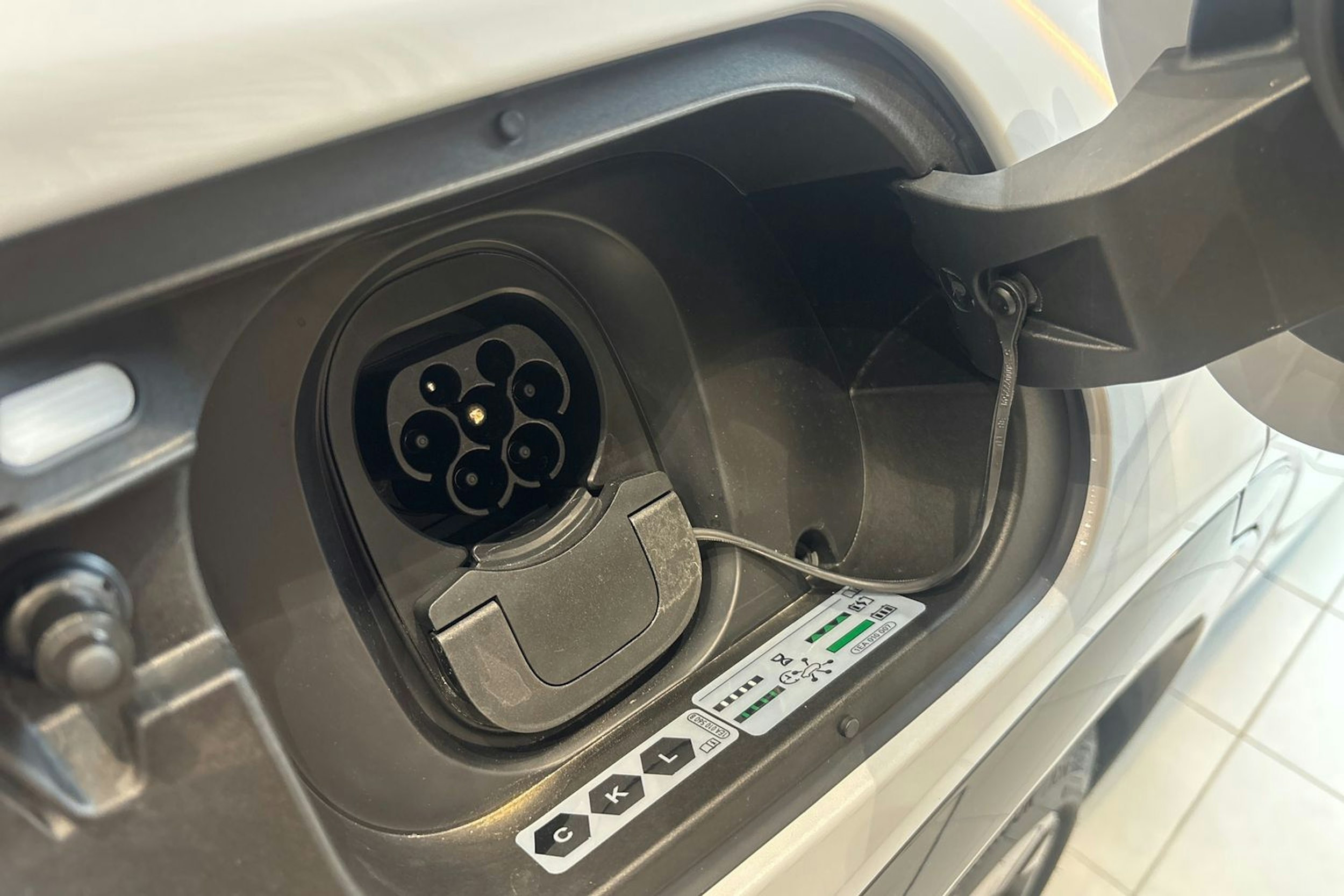 Harmaa CUPRA Tavascan 2024 kuva 14.