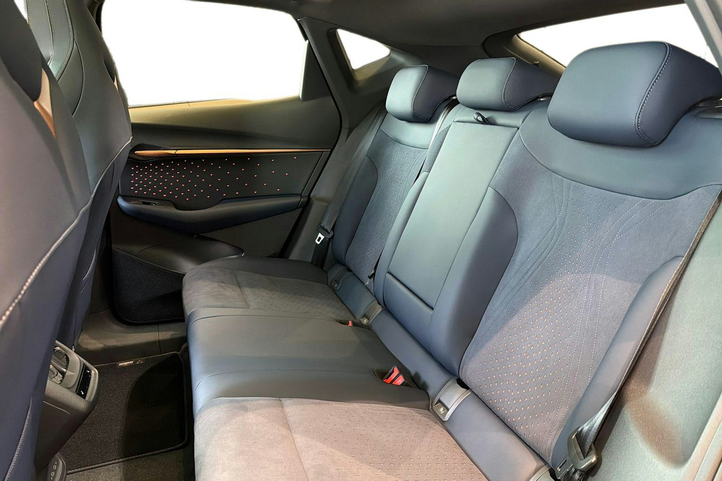 met. harmaa CUPRA Tavascan 2024 kuva 8.