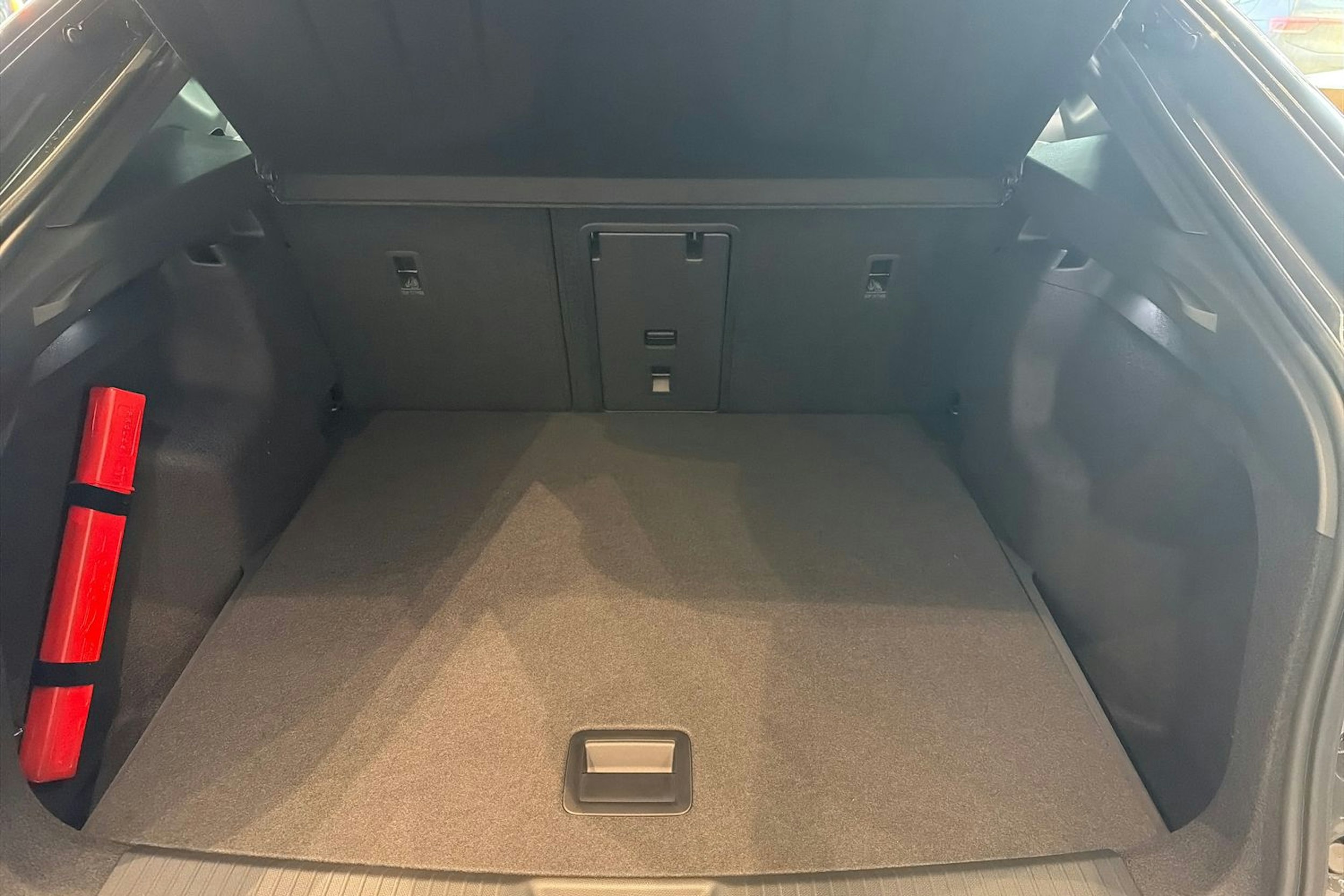 met. harmaa CUPRA Tavascan 2024 kuva 11.