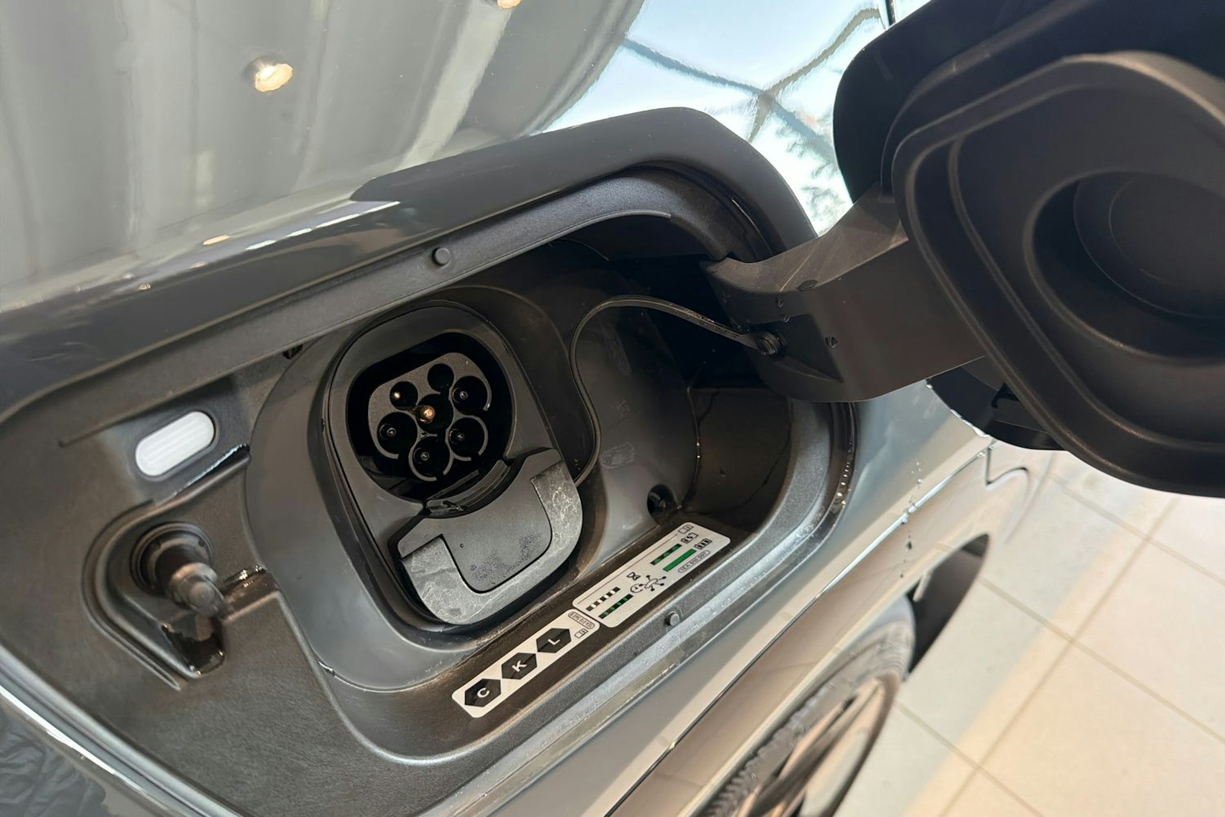 met. harmaa CUPRA Tavascan 2024 kuva 12.